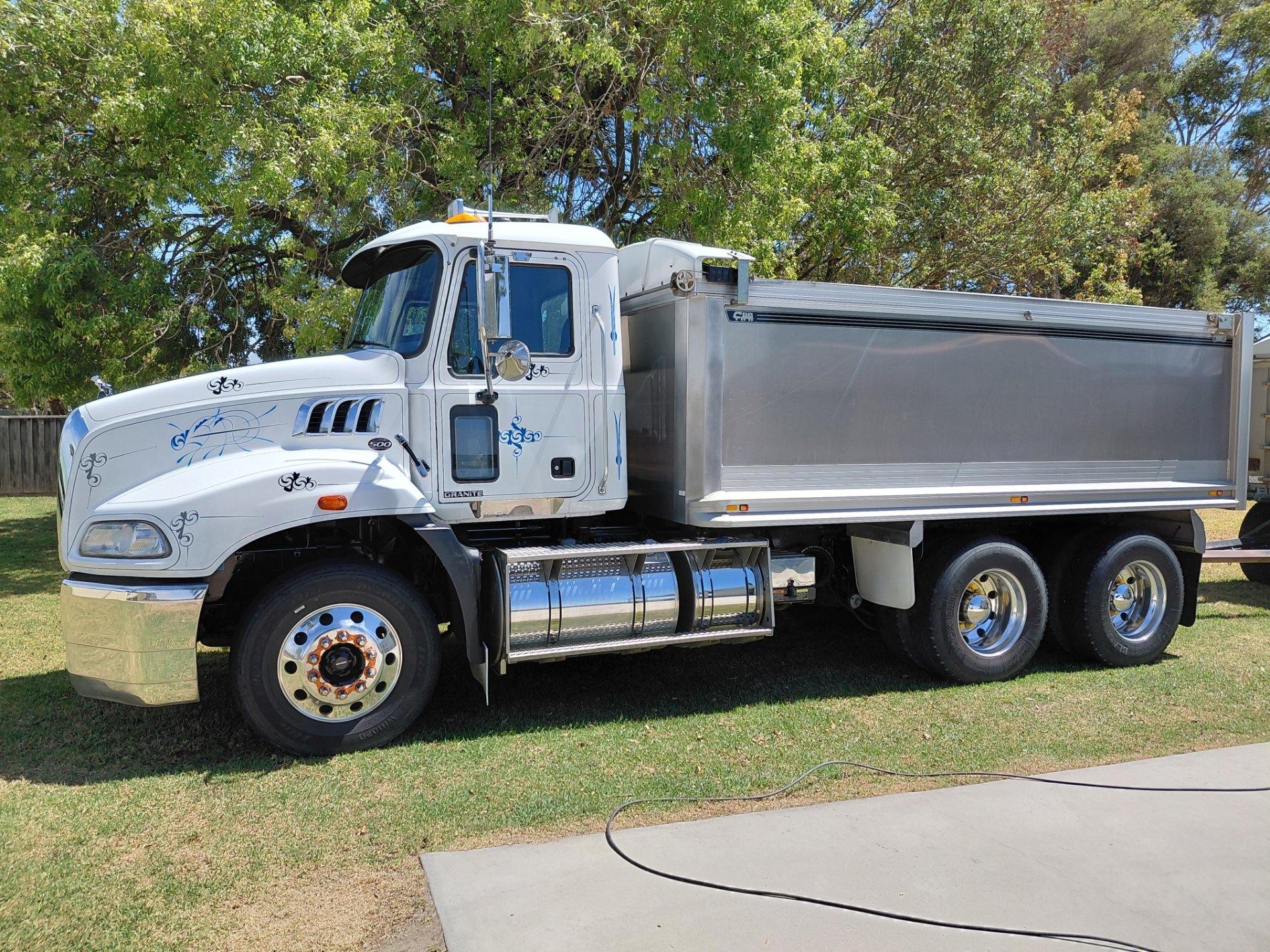 2019 mack granite tipper