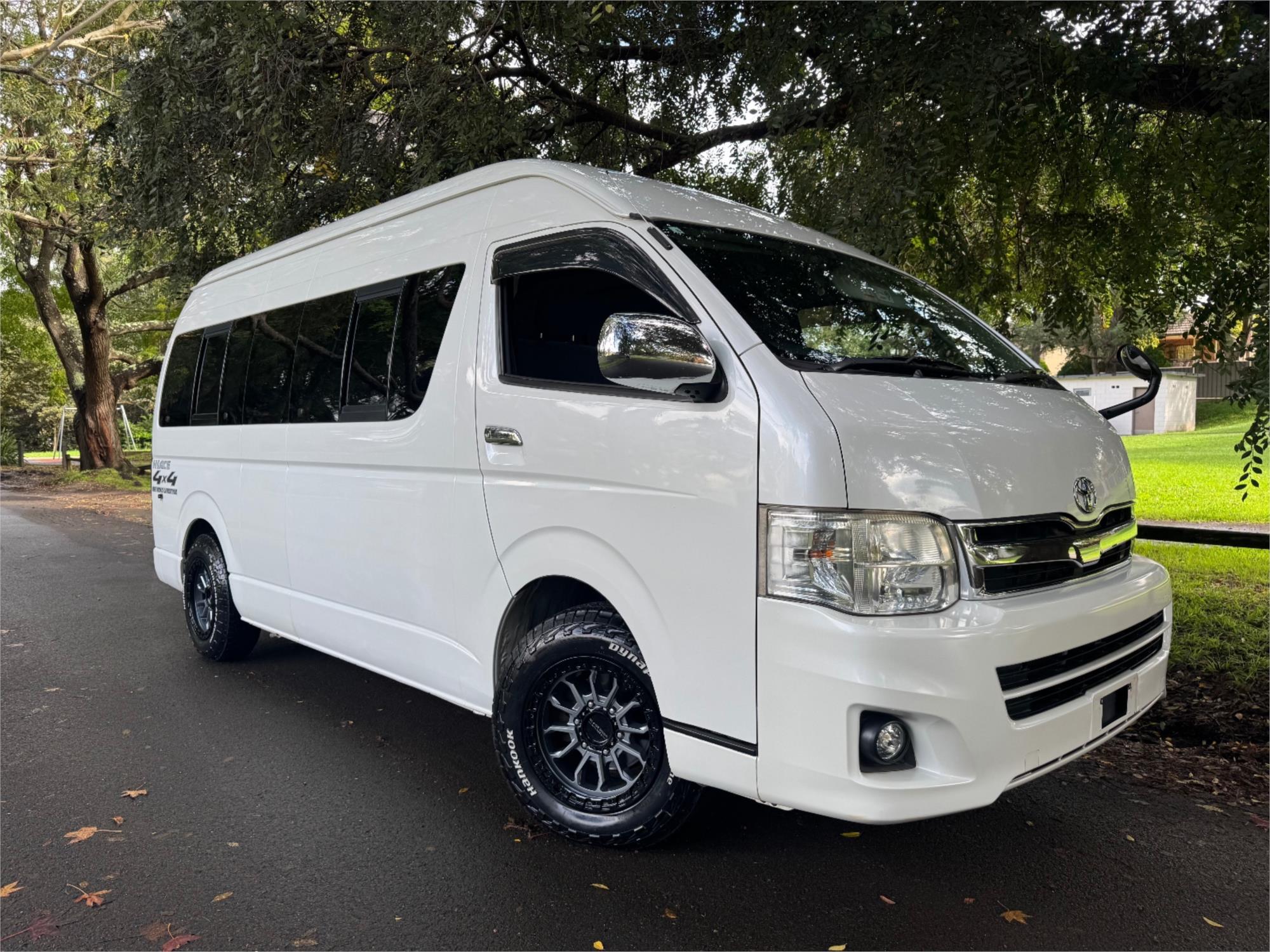 2011 toyota hiace 4 sp automatic van