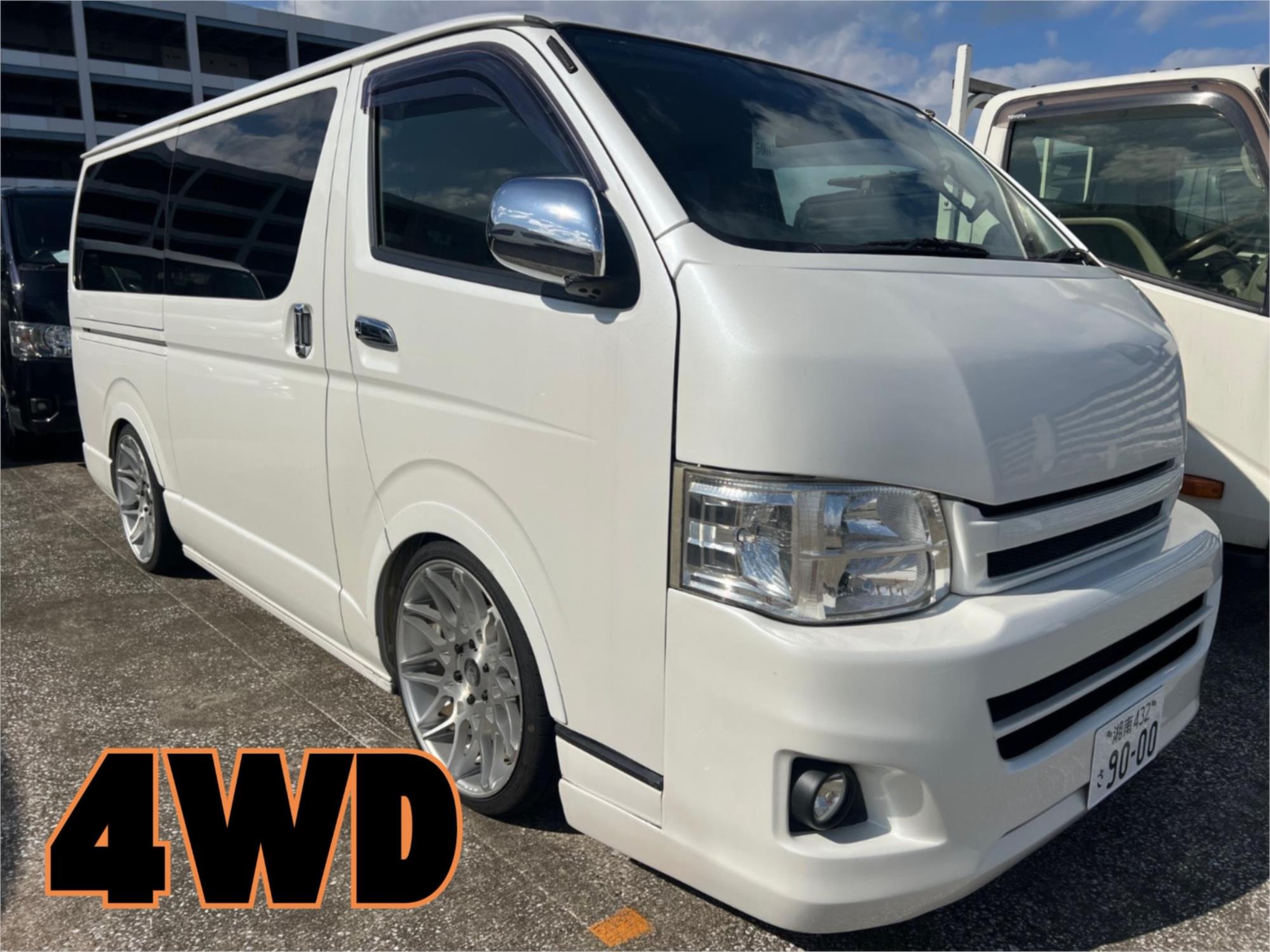 2013 toyota hiace automatic van