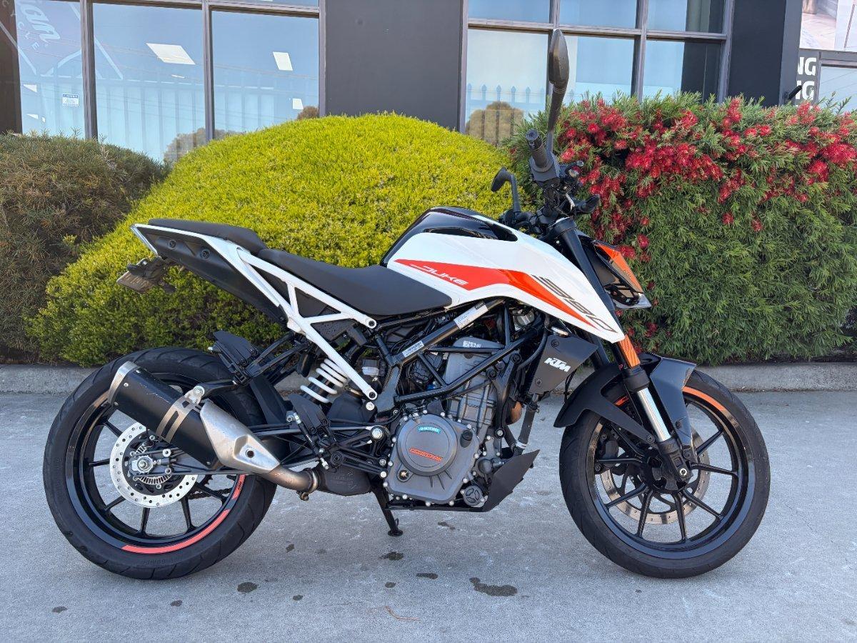 2022 ktm 390 duke road