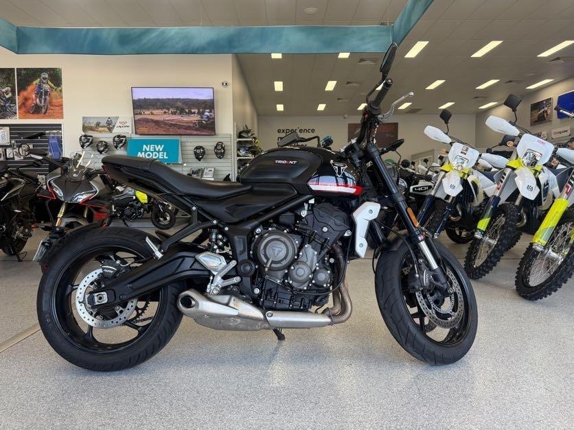 2022 triumph trident 660 road
