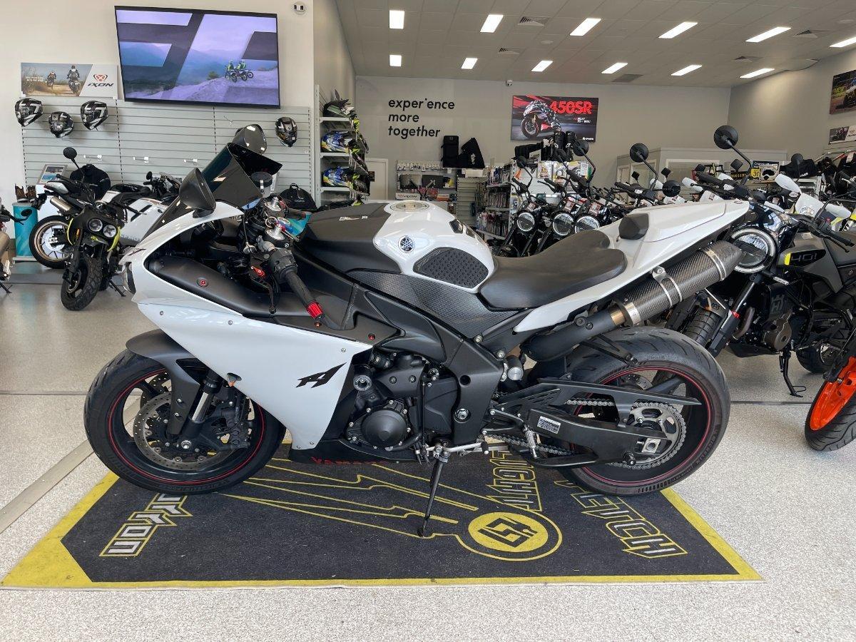 2014 yamaha yzf-r1 sports