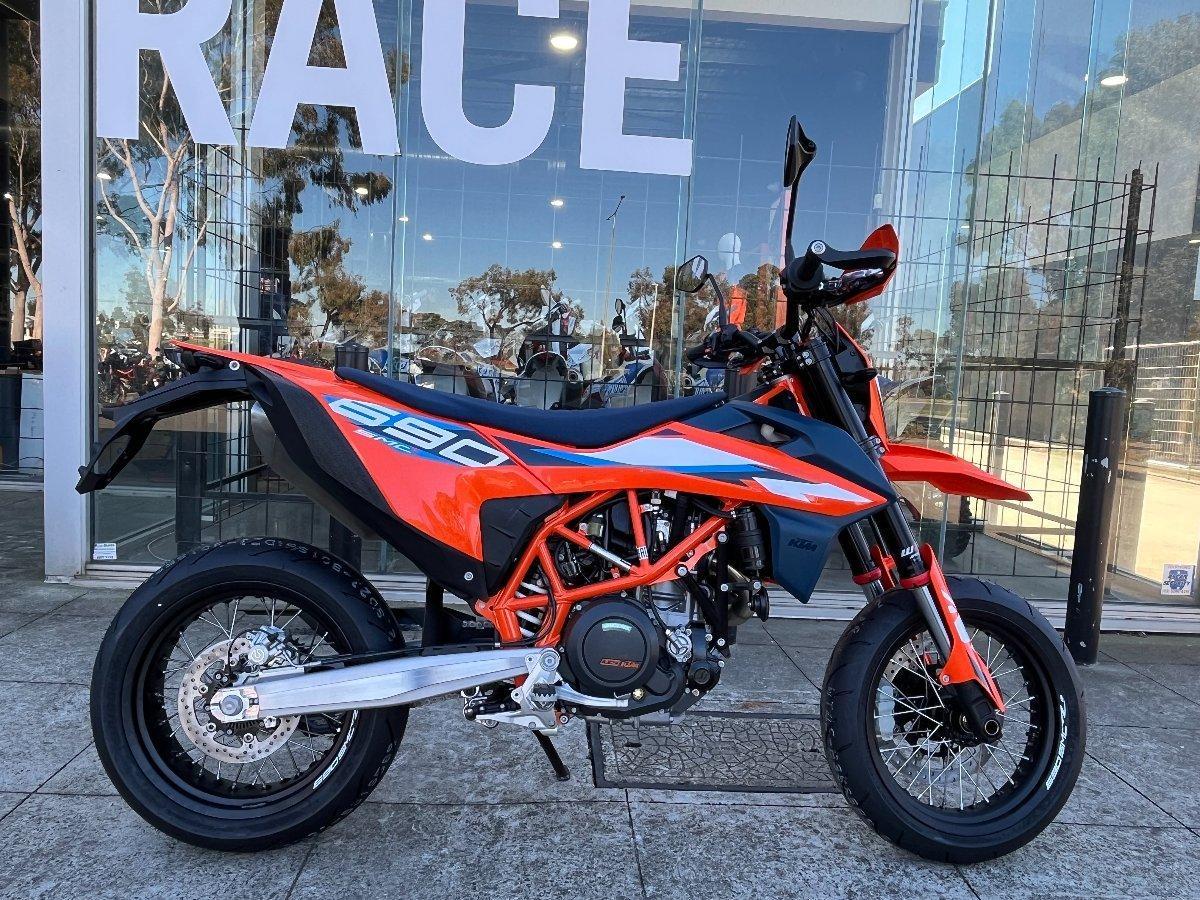 2024 ktm 690 smc r supermotard
