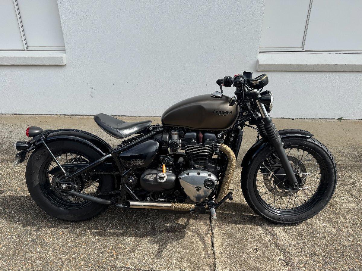 2017 triumph bonneville bobber road