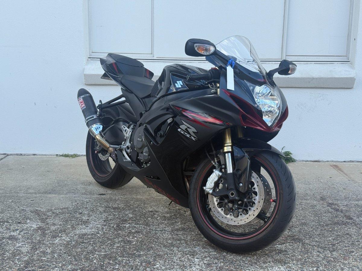 2011 suzuki gsx-r750 sports
