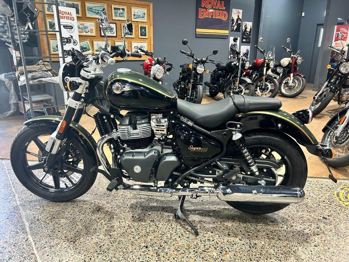 2025 royal enfield super meteor 650 road