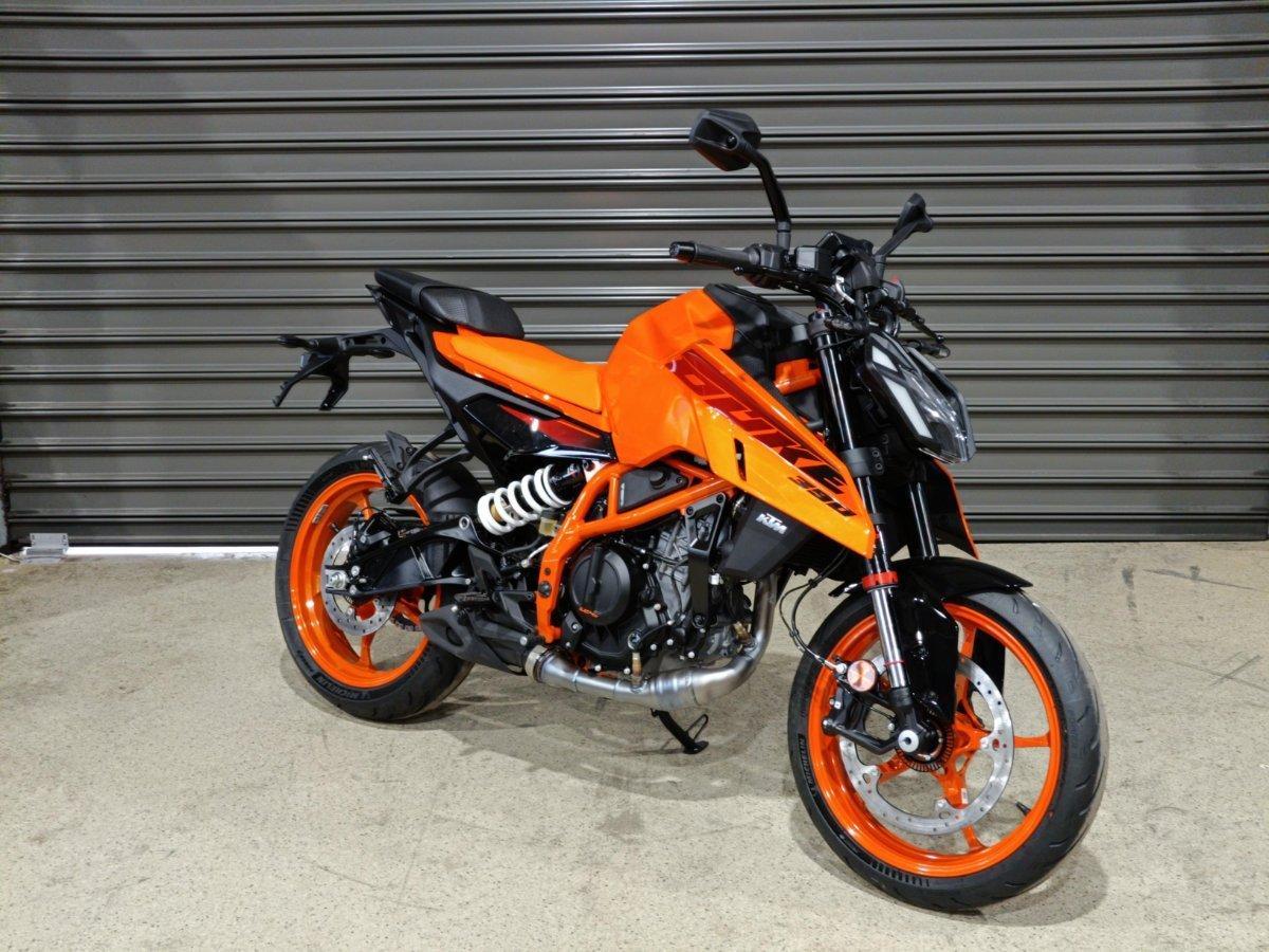 2025 ktm 390 duke road