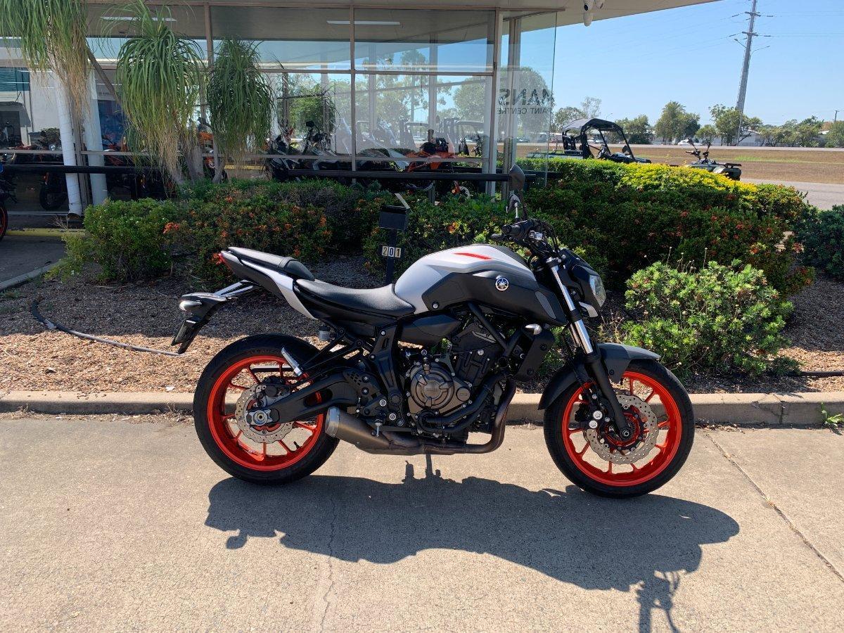 2020 yamaha mt-07 lams road