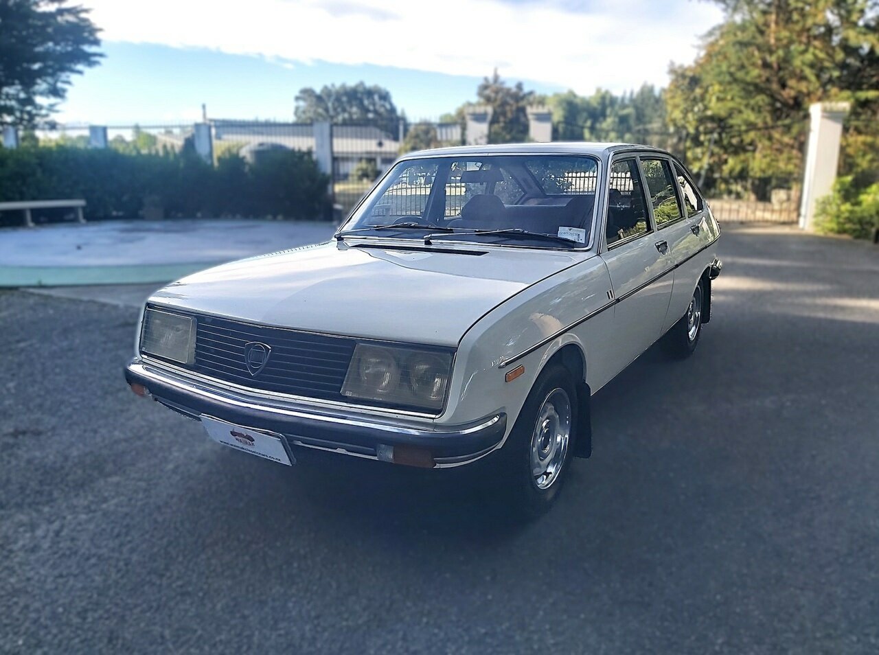 1977 lancia beta 2000 5 sp manual sedan