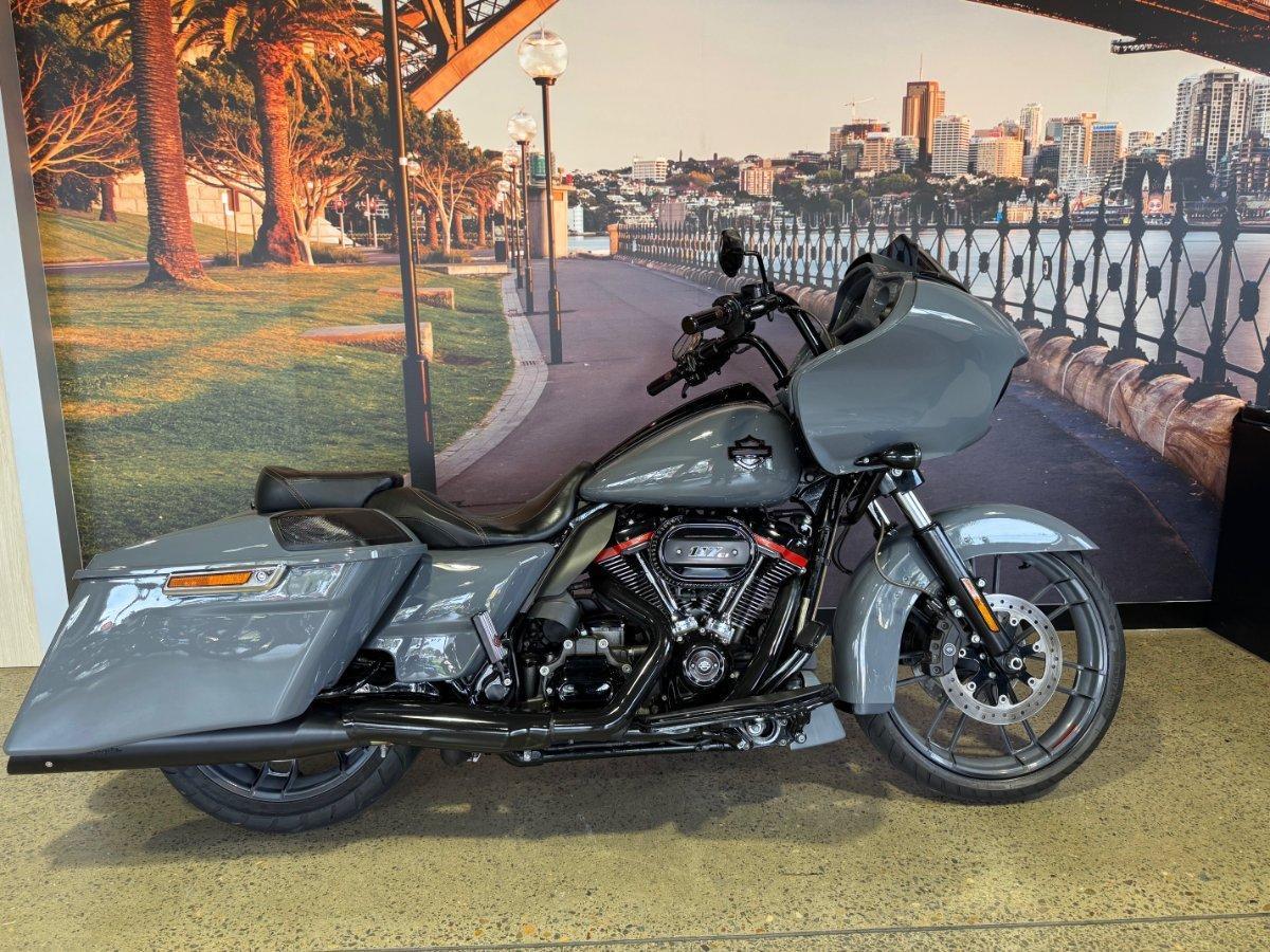 2018 harley-davidson cvo road glide 117 (fltrxse) cruiser