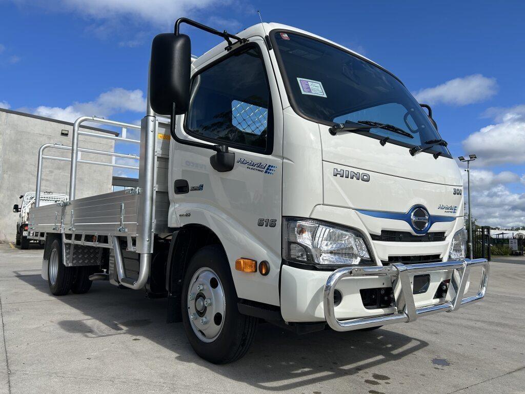 2025 hino 300 616 tradeace hybrid tray