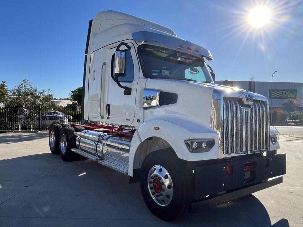 2024 western star 48x prime mover