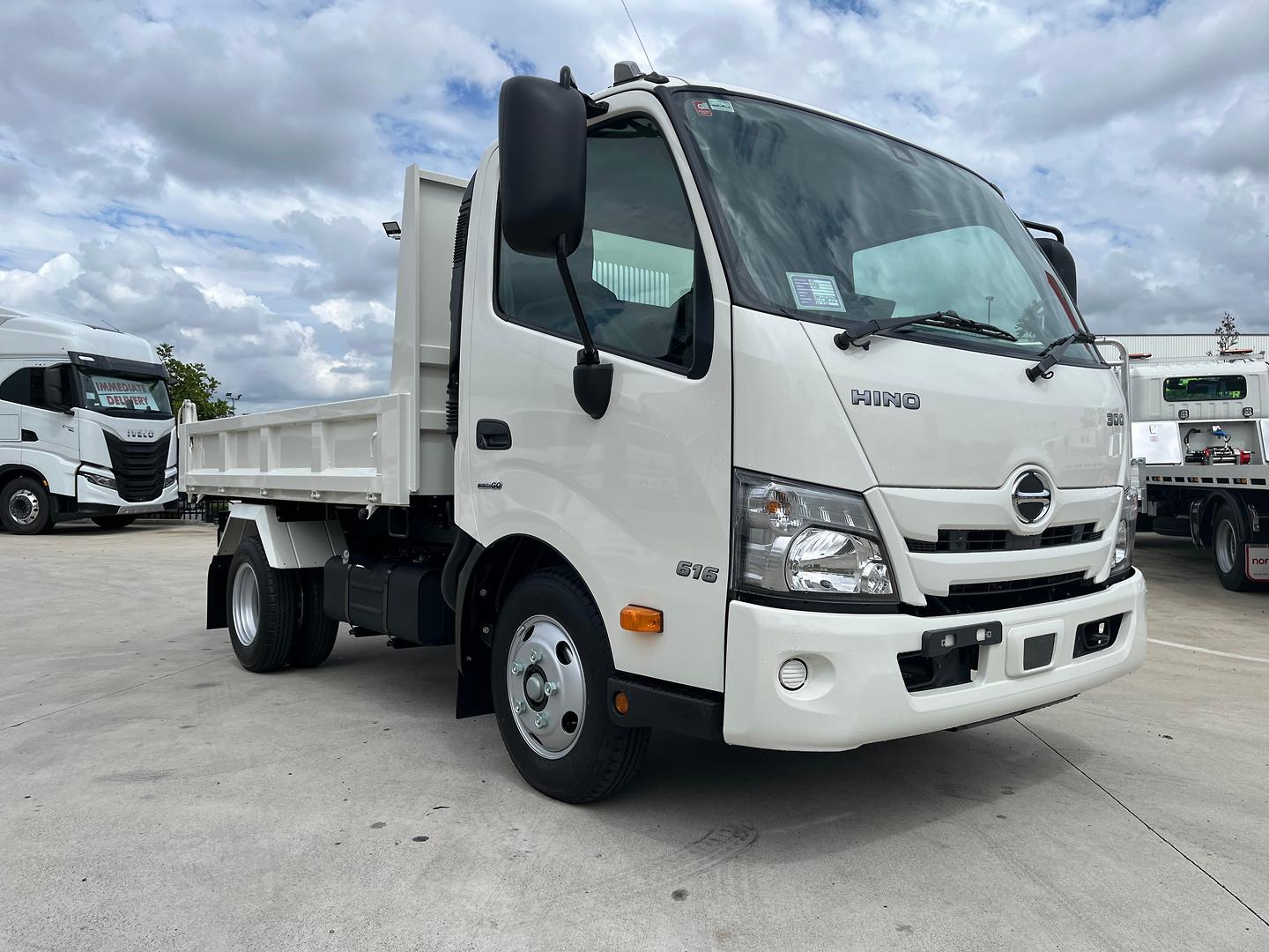 2025 hino 300 616 6 sp automatic tipper
