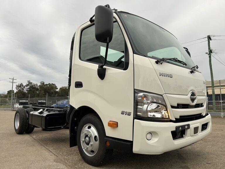 2025 hino 300 616 automatic c/chas