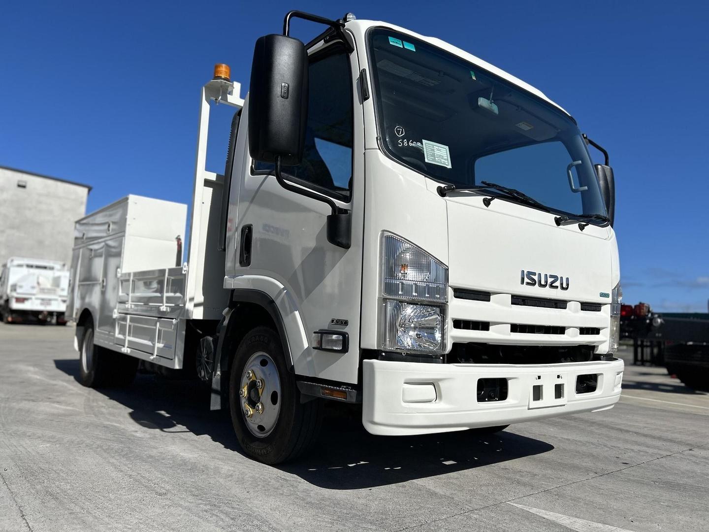 2013 isuzu npr 200 amt service truck