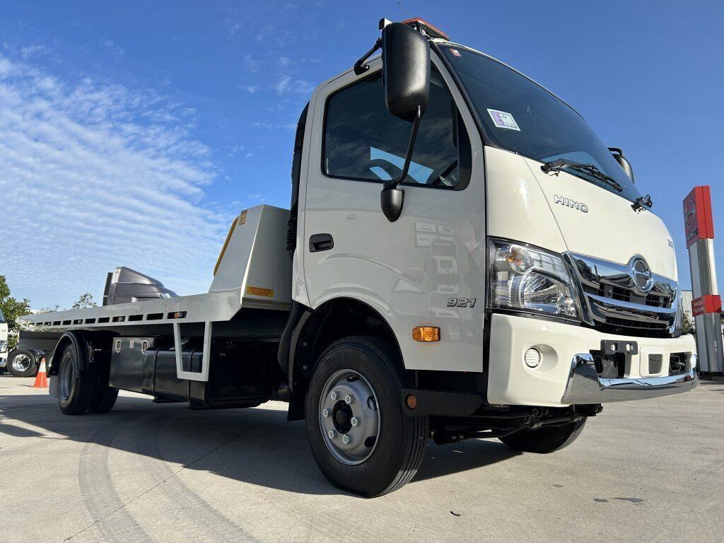 2024 hino 300 921 (4400) automatic tilt slider