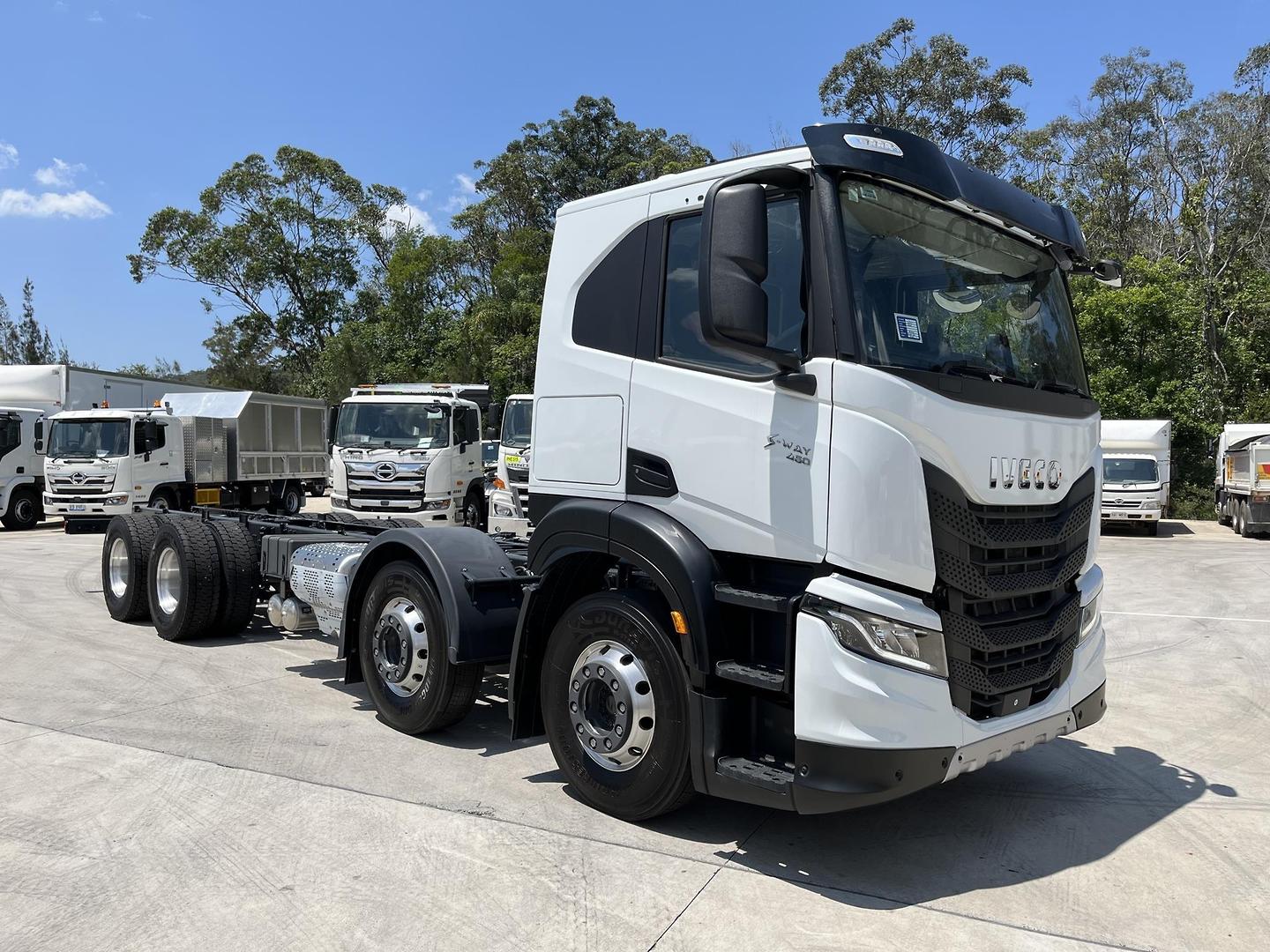 2023 iveco s-way at460 8x4 12 sp automated manual primemover