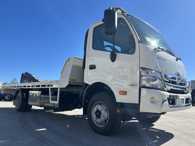 2024 hino 300 921 (4400) automatic tilt slider