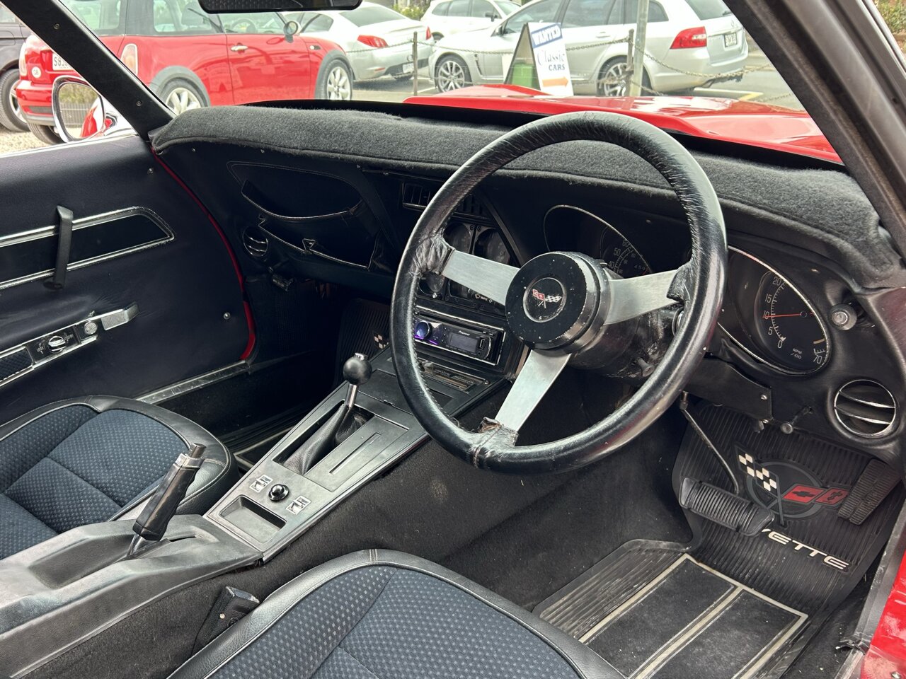 Zwölfe - Café / Weinbar / Gaststätte - 1977 CHEVROLET CORVETTE C3 STINGRAY 4 SP AUTOMATIC 2D COUPE