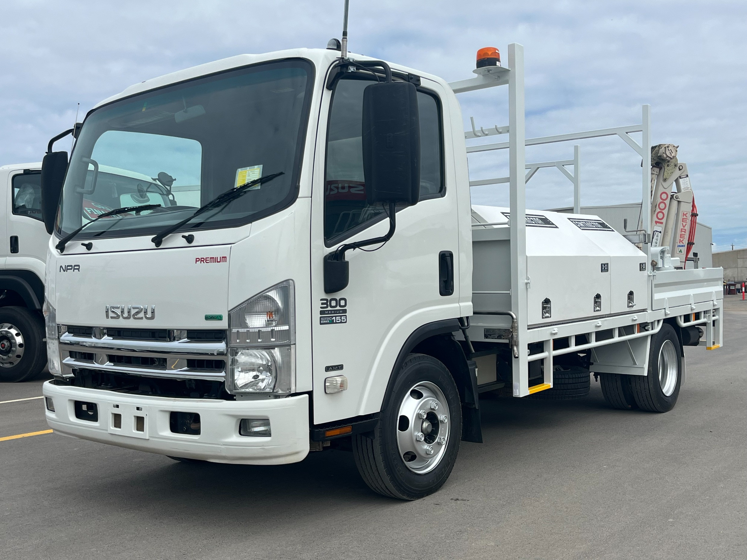 2012 ISUZU NPR300 TRUCK NPR300 AMT TRAY