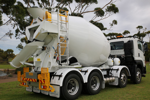 2020 ISUZU FYJ 300-350 RTG CESCO AUTOMATIC CONCRETE AGITATOR