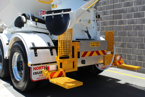 2023 ISUZU FYJ 300-350 BUILD SLOTS SECURED JANUARY TRUCK FYJ 300-350 AUTOMATIC CONCRETE AGITATOR