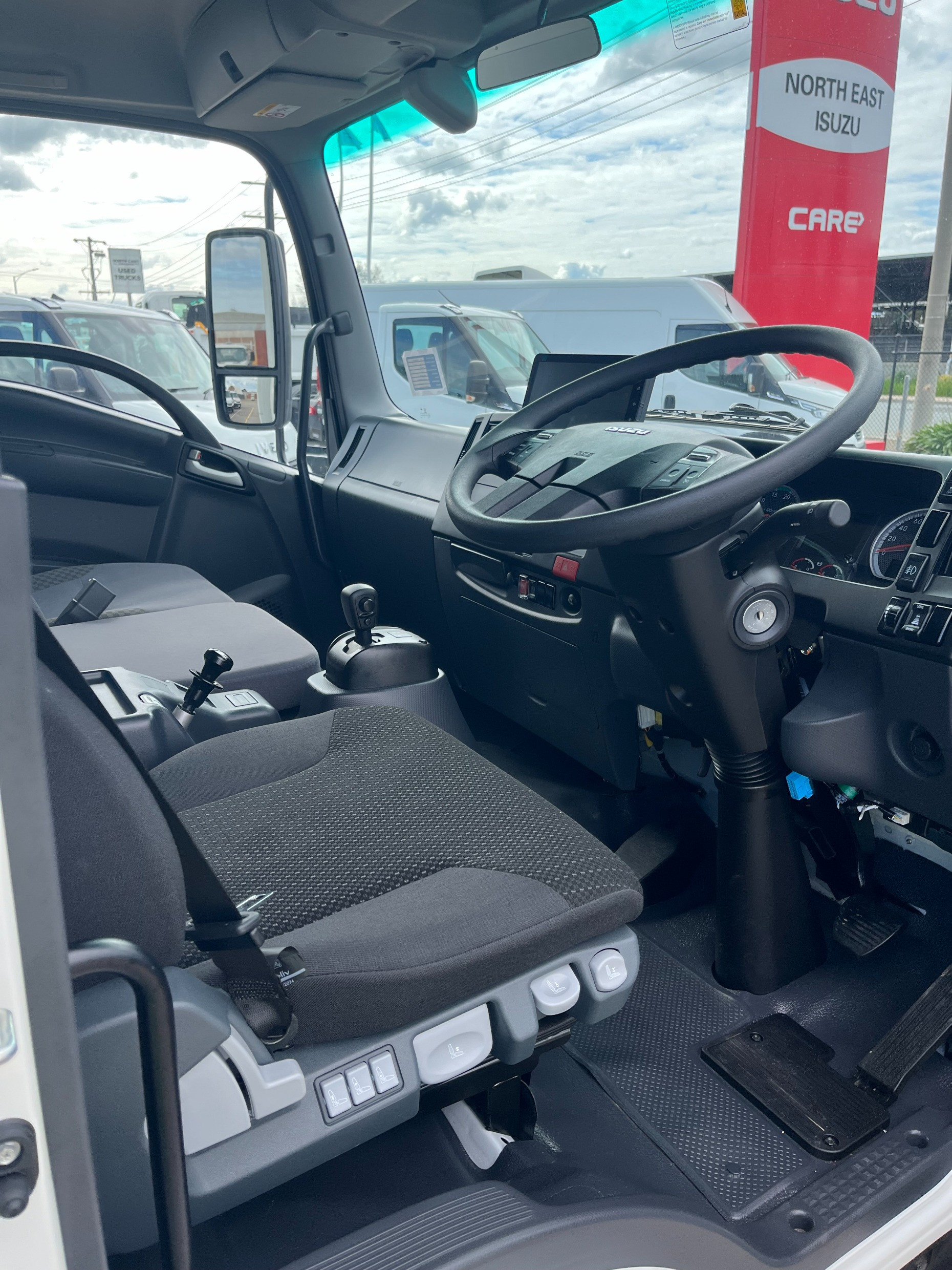 2025 ISUZU FRR 110-240 FRR 110-240 AMT MWB TRUCK FRR 110-240 AMT CURTAINSIDER