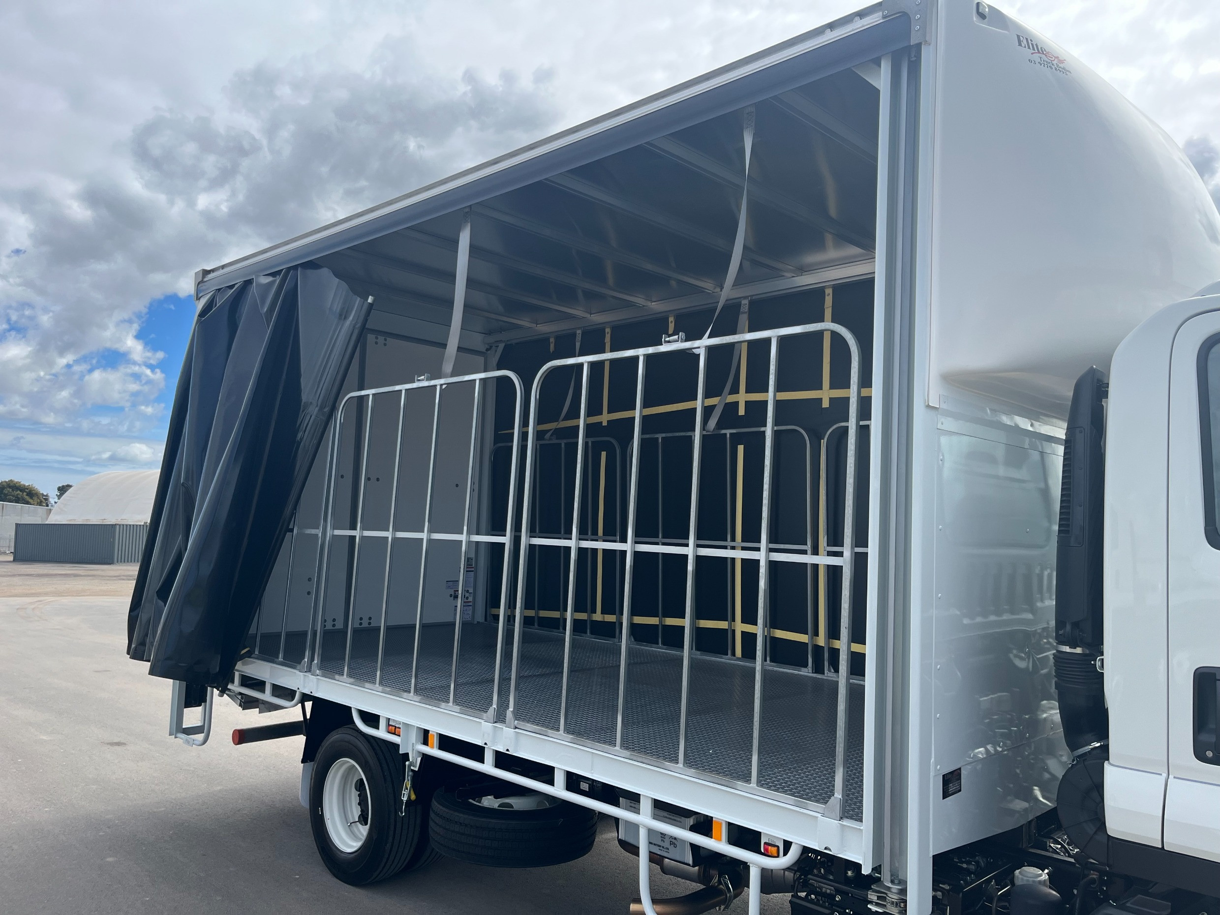2025 ISUZU FRR 110-240 FRR 110-240 AMT MWB TRUCK FRR 110-240 AMT CURTAINSIDER