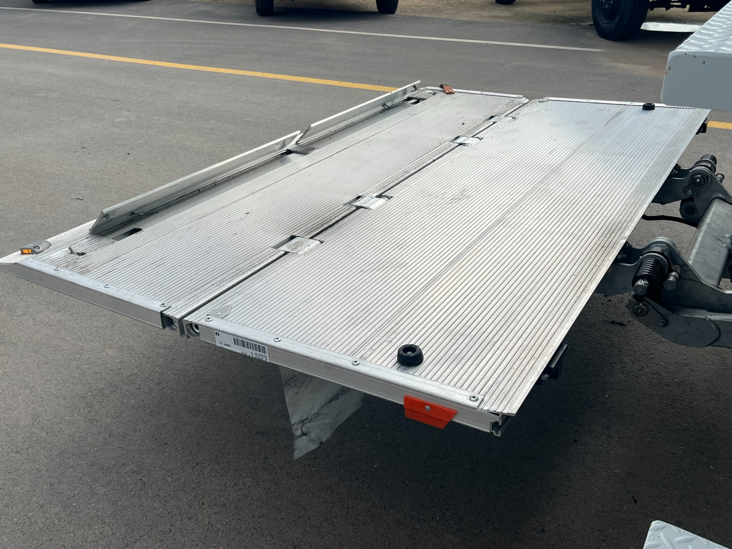 2025 ISUZU FRR 110-240 FRR 110-240 AMT MWB TRUCK FRR 110-240 AMT CURTAINSIDER