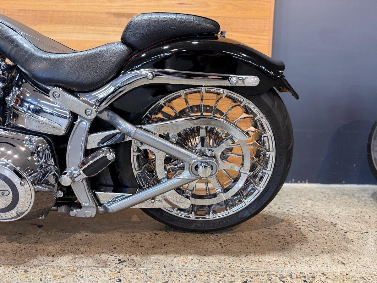 2013 HARLEY-DAVIDSON CVO BREAKOUT (FXSBSE) CRUISER