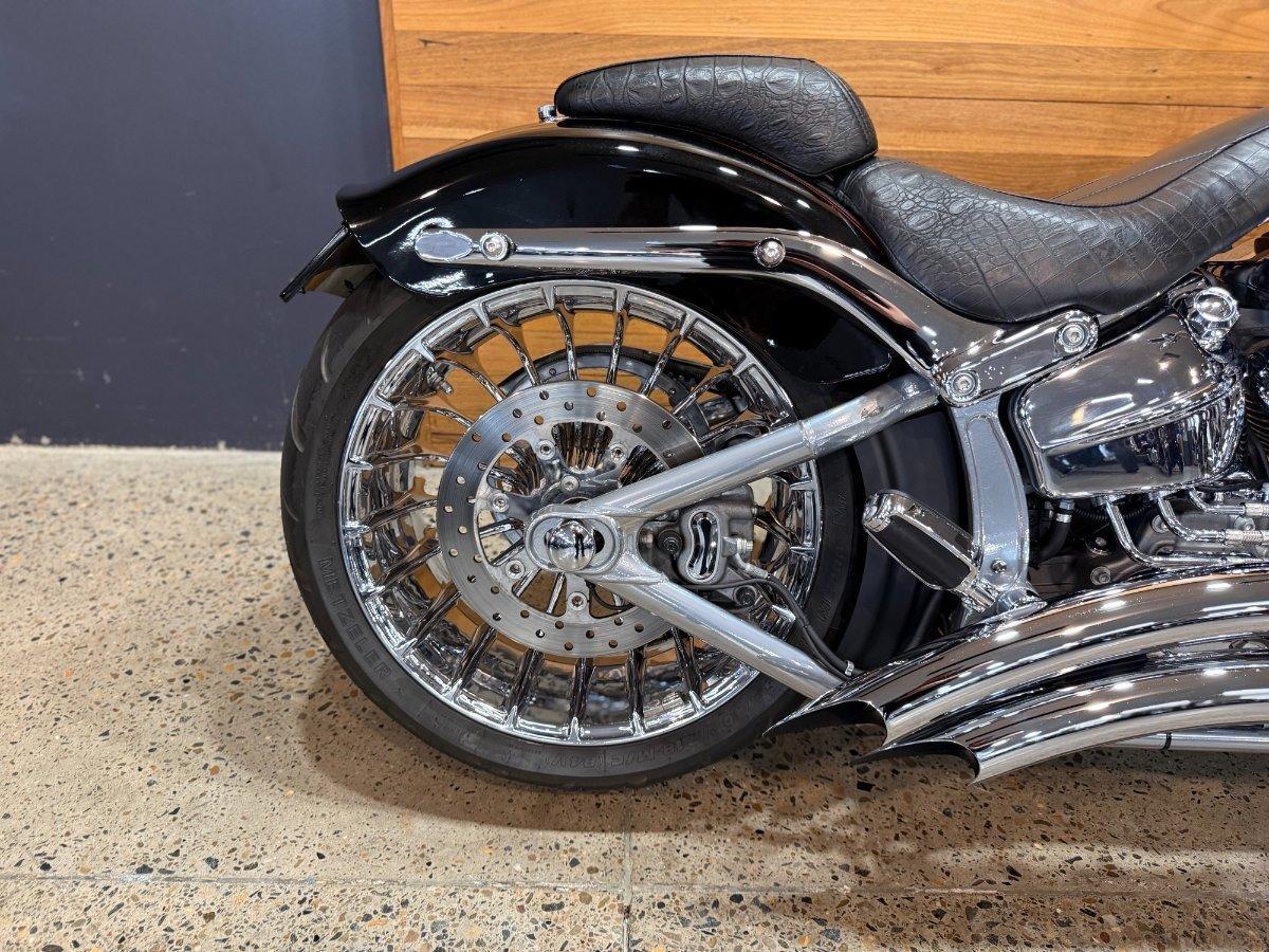 2013 HARLEY-DAVIDSON CVO BREAKOUT (FXSBSE) CRUISER