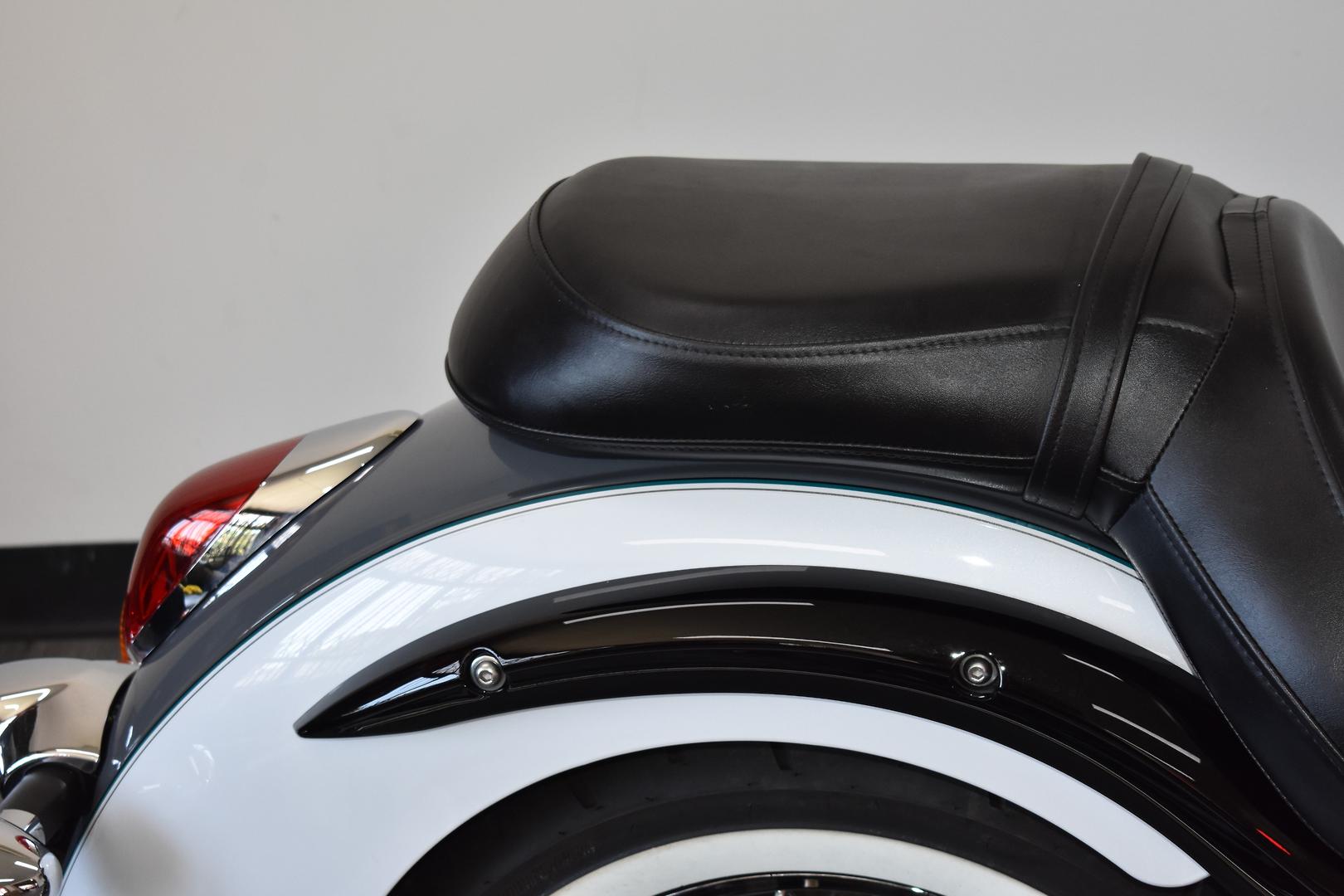 Topcase Mercedes 25L Für Kawasaki VN900 Classic ’06–’16 – Hartschalenkoffer Mit Rücklehne, Schwarz