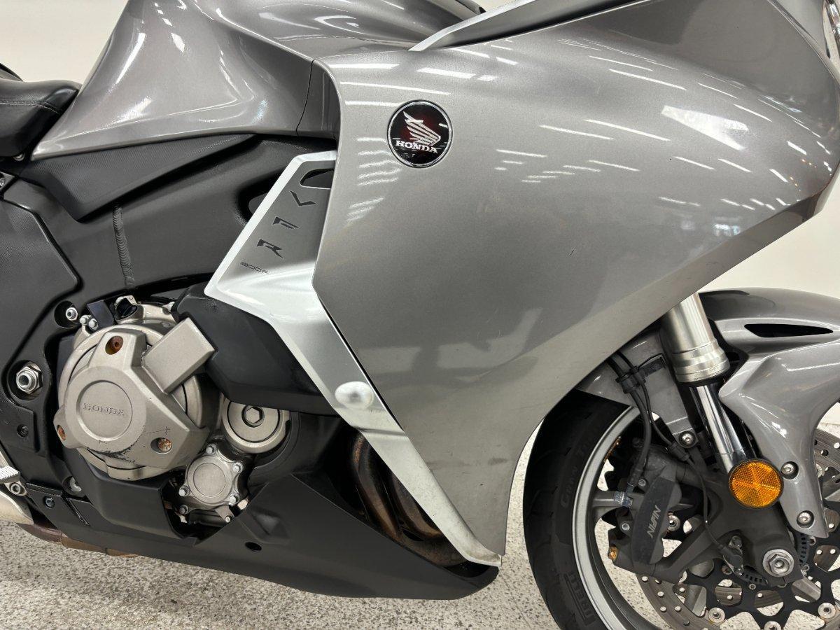 2010 HONDA VFR1200F ROAD