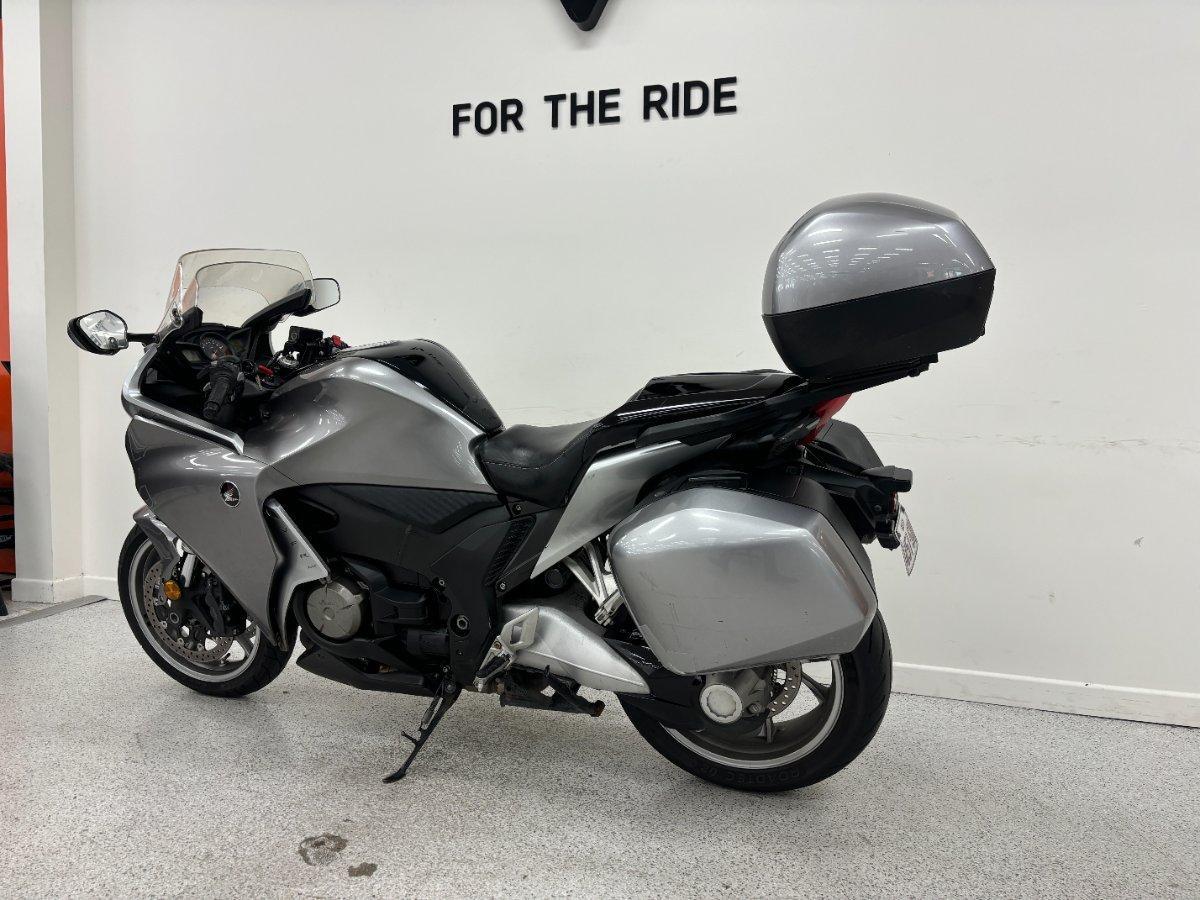 2010 HONDA VFR1200F ROAD