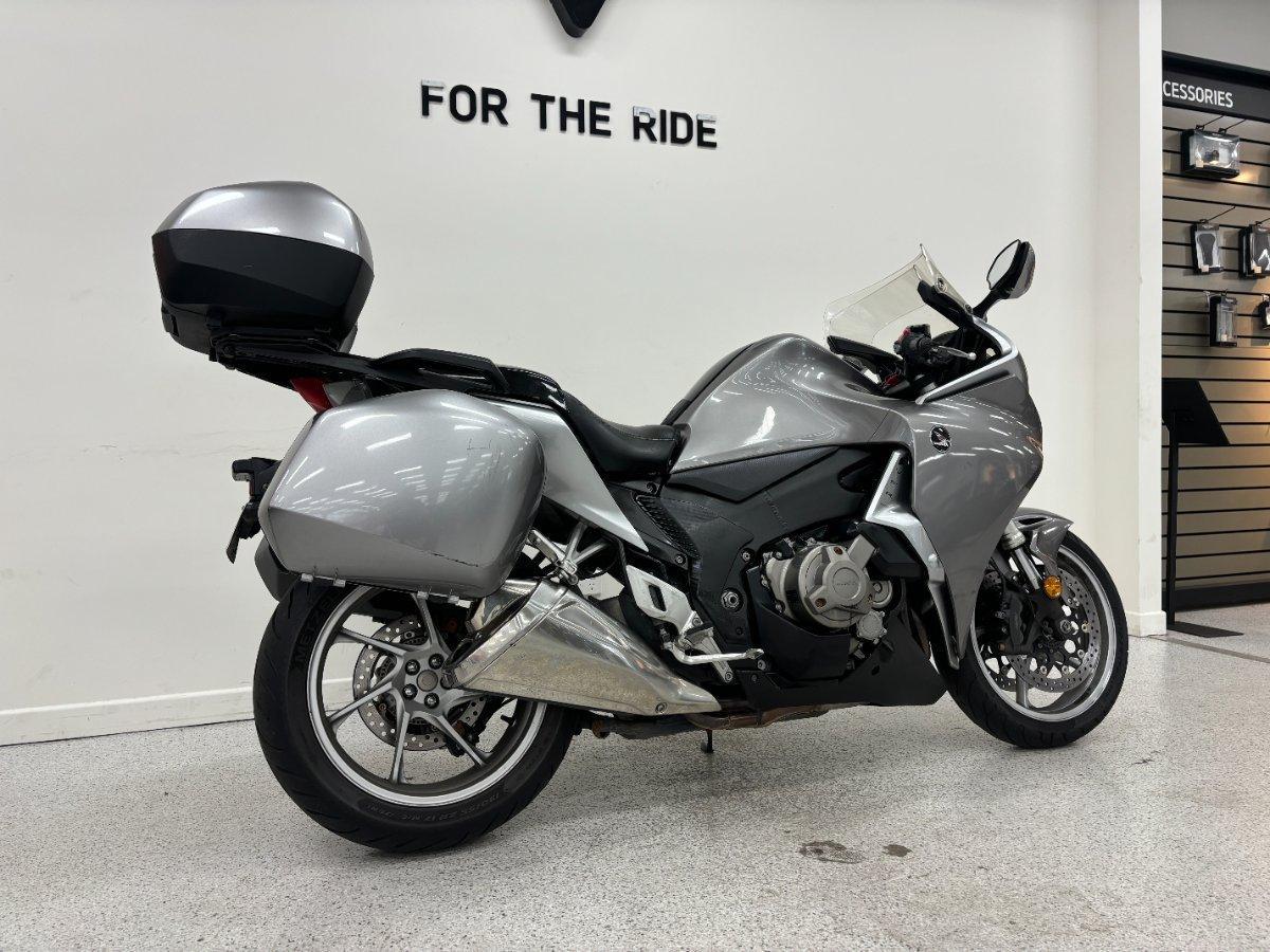 2010 HONDA VFR1200F ROAD