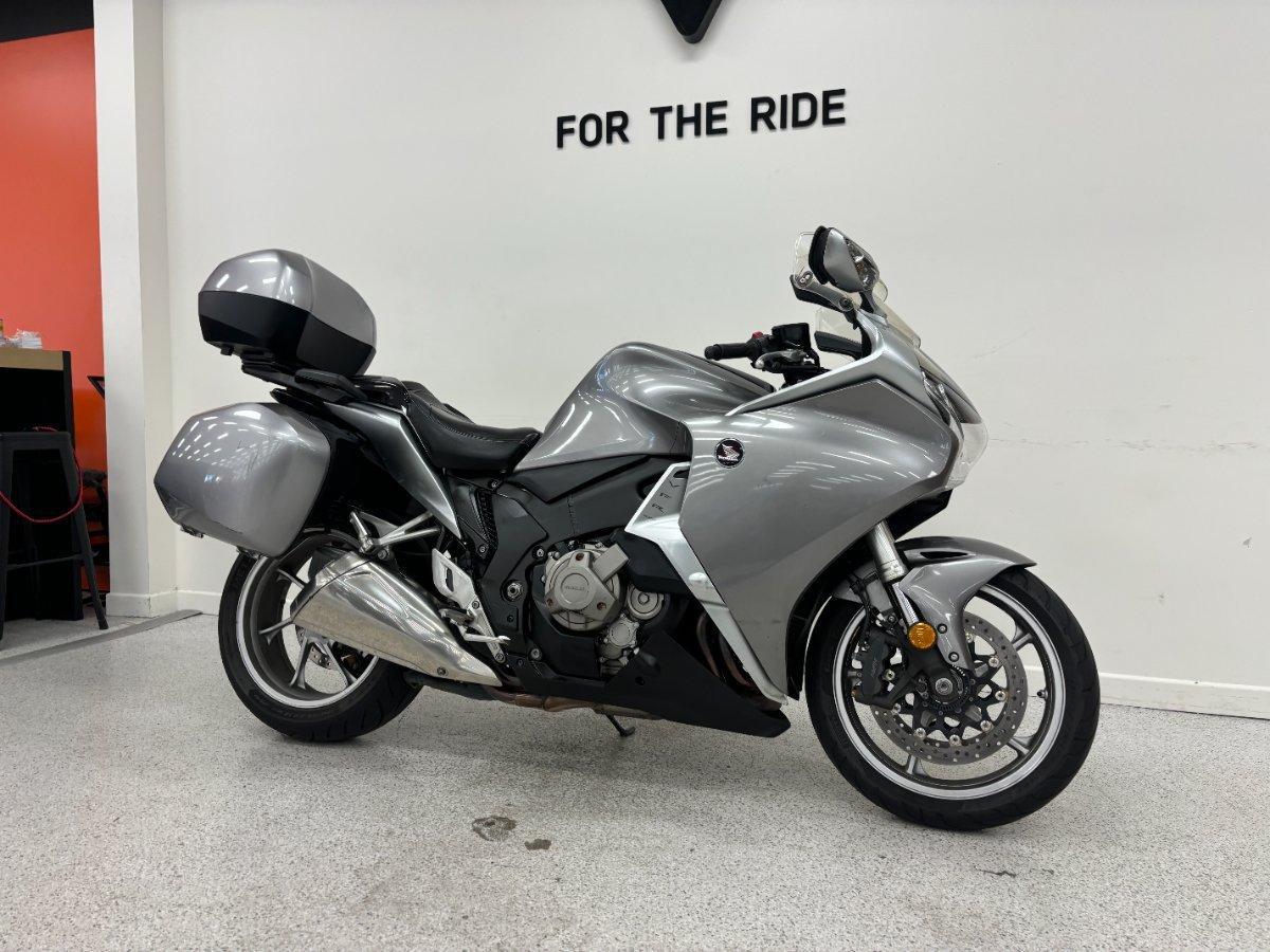 2010 HONDA VFR1200F ROAD