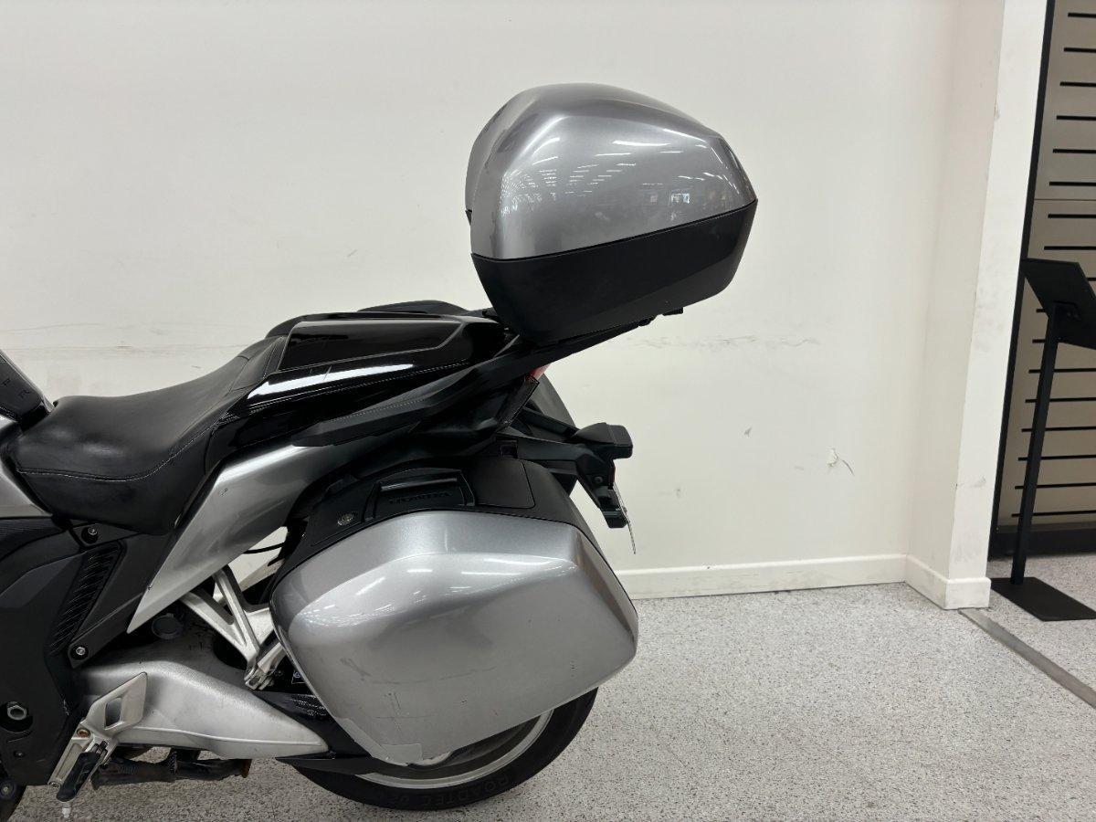 2010 HONDA VFR1200F ROAD