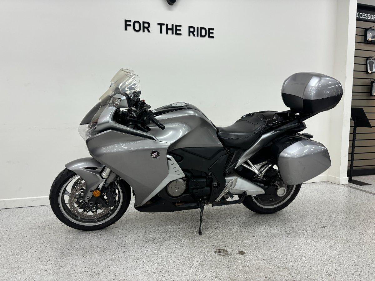 2010 HONDA VFR1200F ROAD