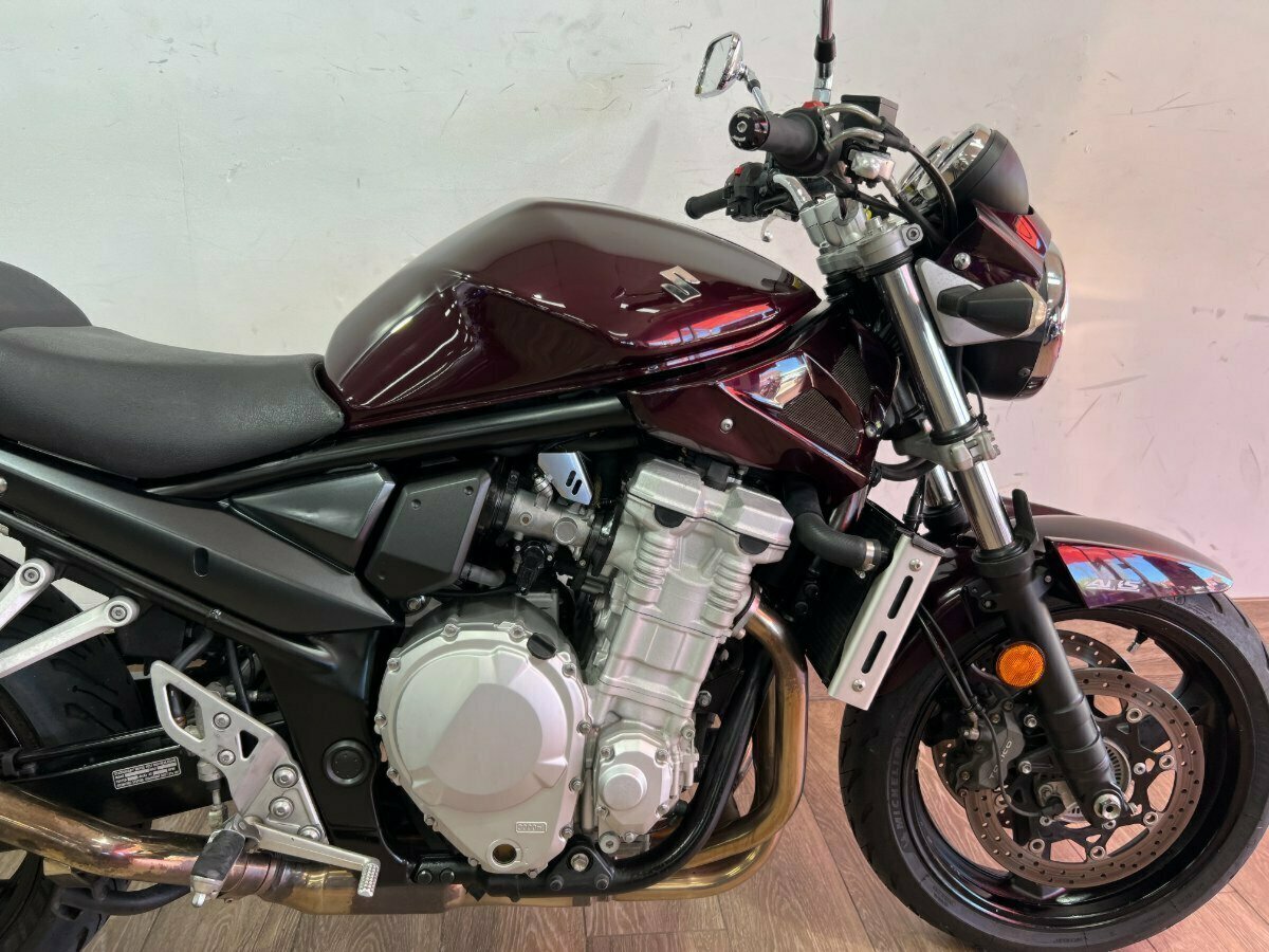 Suzuki GSF1250 Bandit L1 2011 Bremssattel Vorne Überholsatz