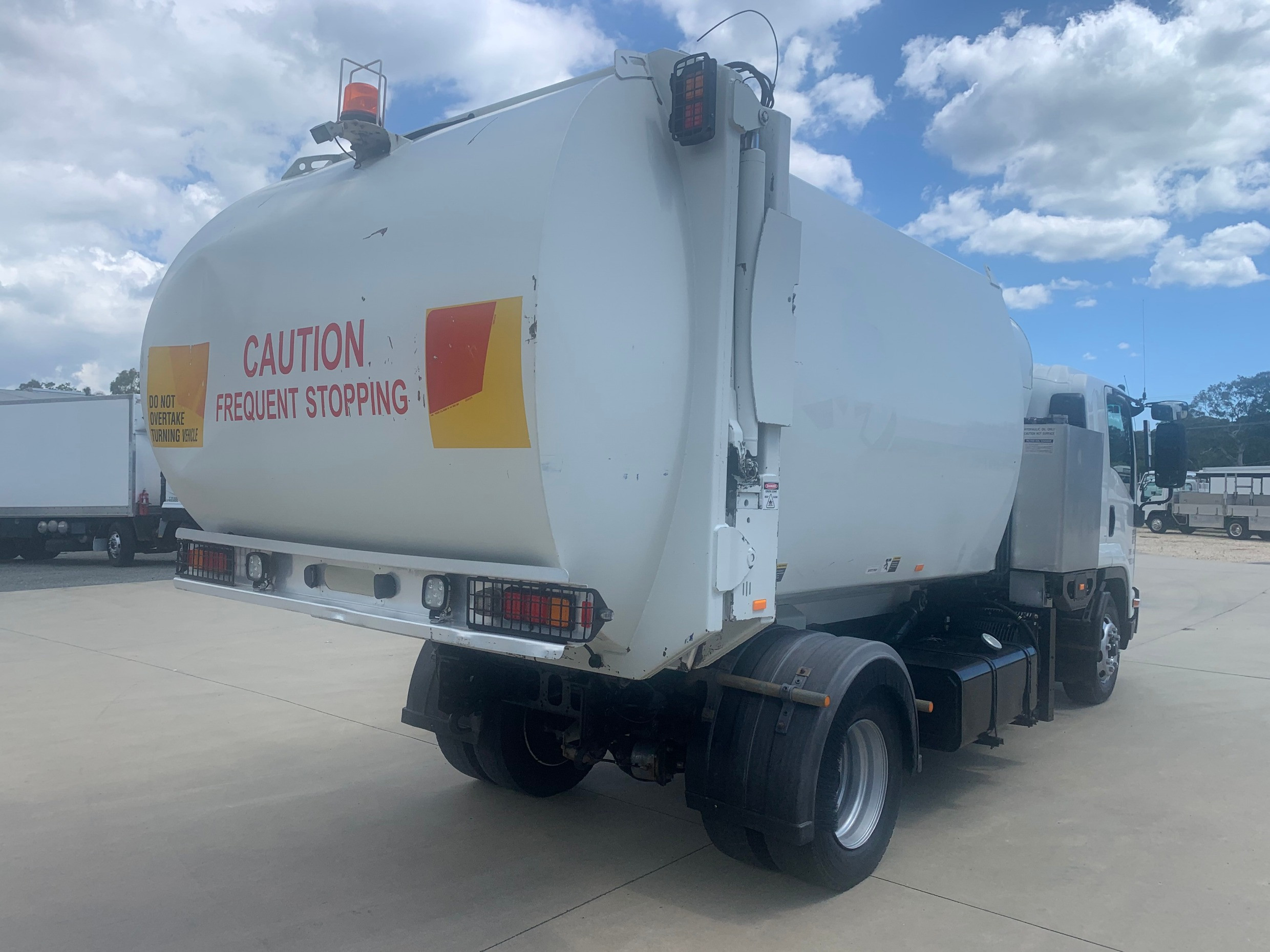 2010 ISUZU FSR850 AUTOMATIC GARBAGE COMPACTOR JTFD5188812 JUST TRUCKS