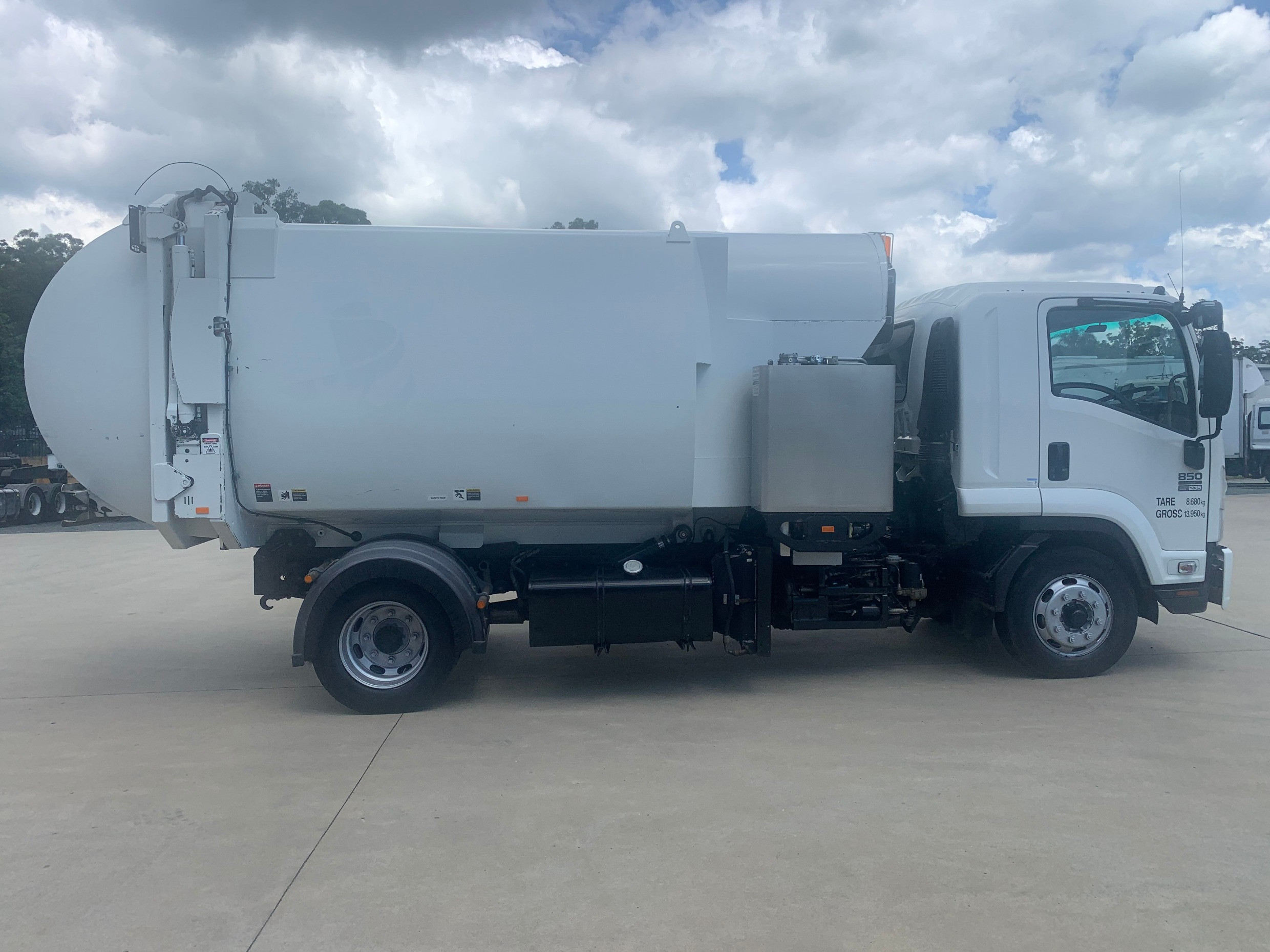 2010 ISUZU FSR850 AUTOMATIC GARBAGE COMPACTOR JTFD5188812 JUST TRUCKS