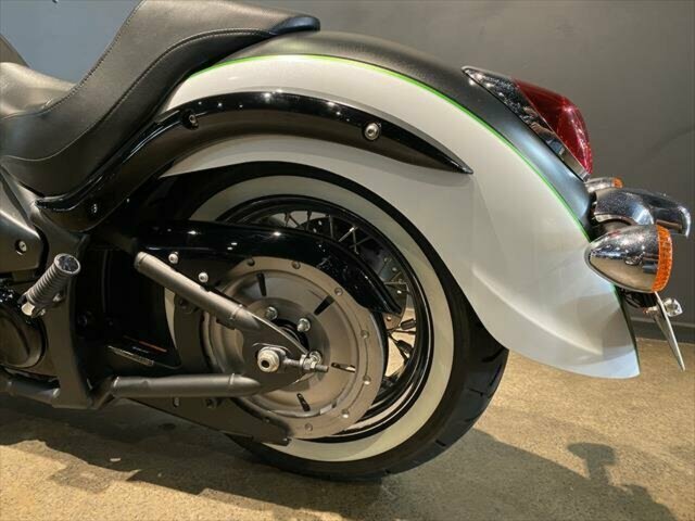 Topcase Mercedes 25L Für Kawasaki VN900 Classic ’06–’16 – Hartschalenkoffer Mit Rücklehne, Schwarz