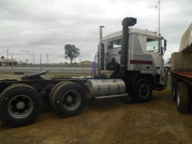1986 VOLVO F10 F10 Truck