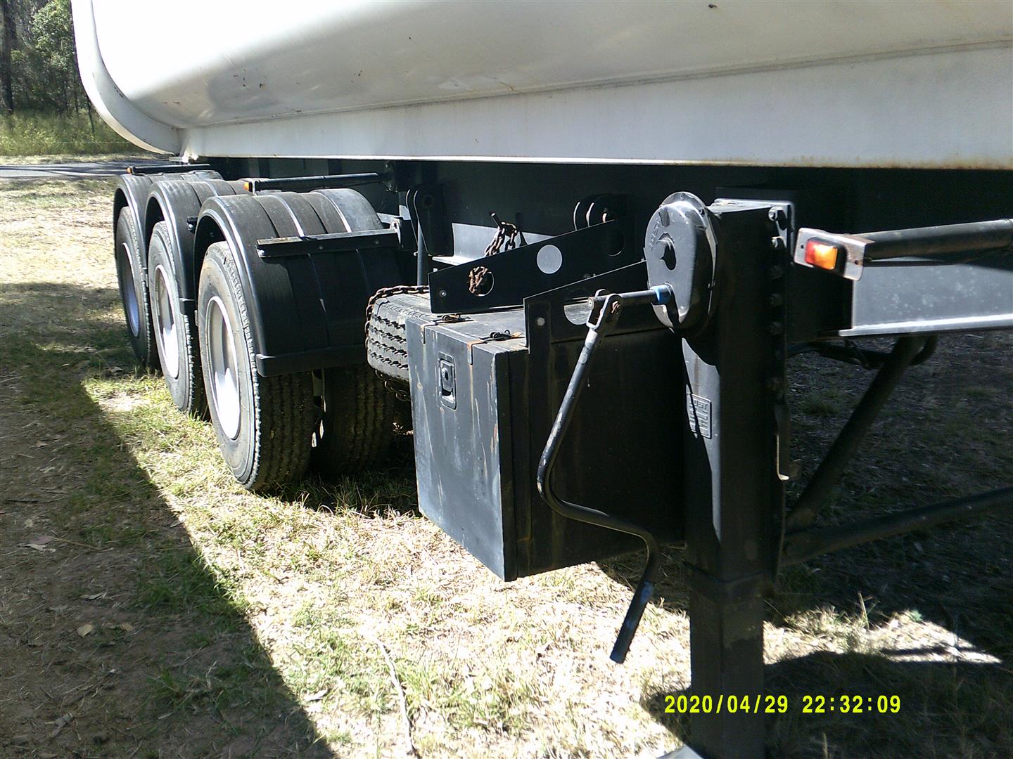 TRI-AXLE CHASSIS TIPPER - JHW5095667 - JUST TRUCKS