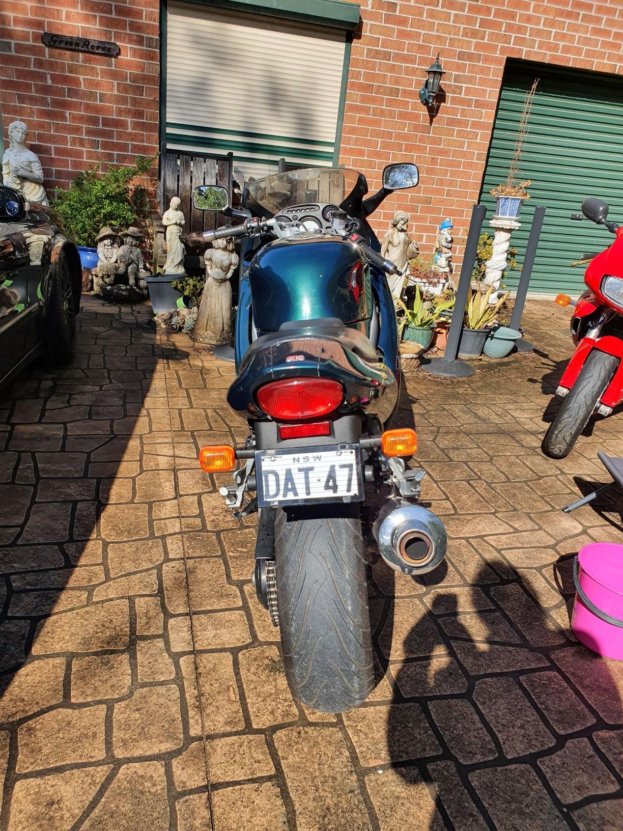 triumph sprint st 955