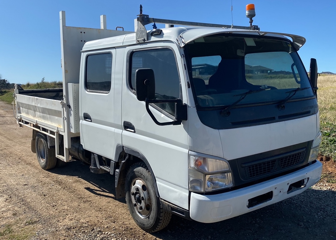 2007 MITSUBISHI CANTER 4X2 CREW CAB TIPPER JTW5167858 JUST TRUCKS