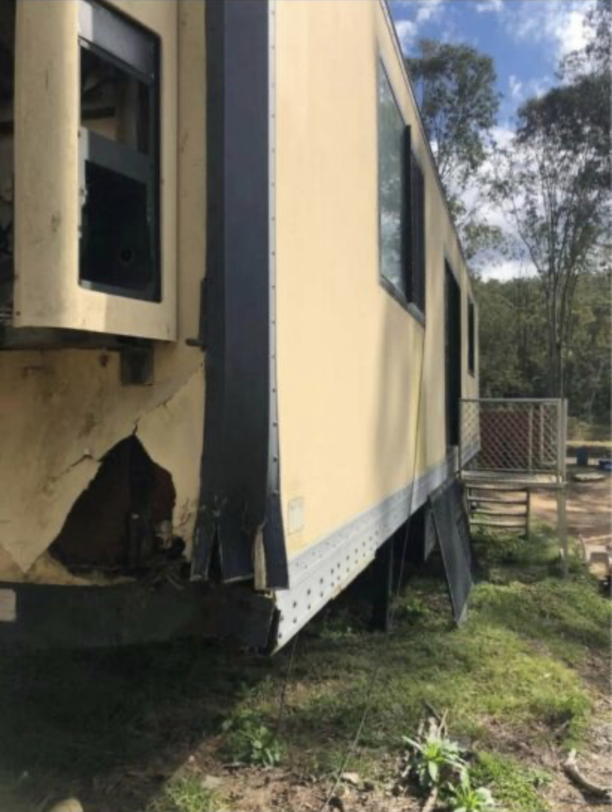 PANTECH 40FT TRIAXLE TINY HOME TRAILER JTW5227512 JUST 4X4S