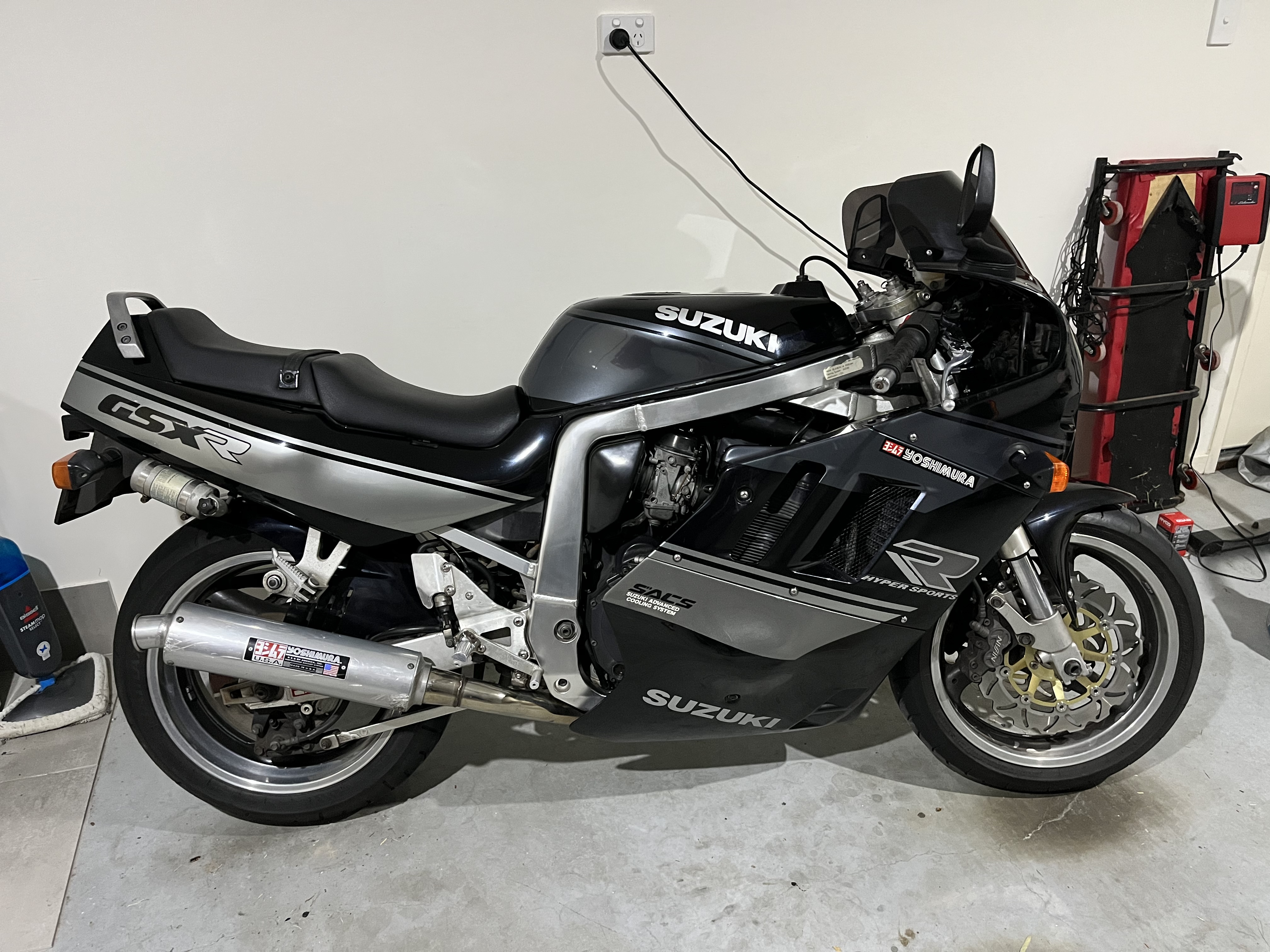 ルア ハセガワ 1/24 エスポラルース ローラLC90ランボルギーニ 鈴木