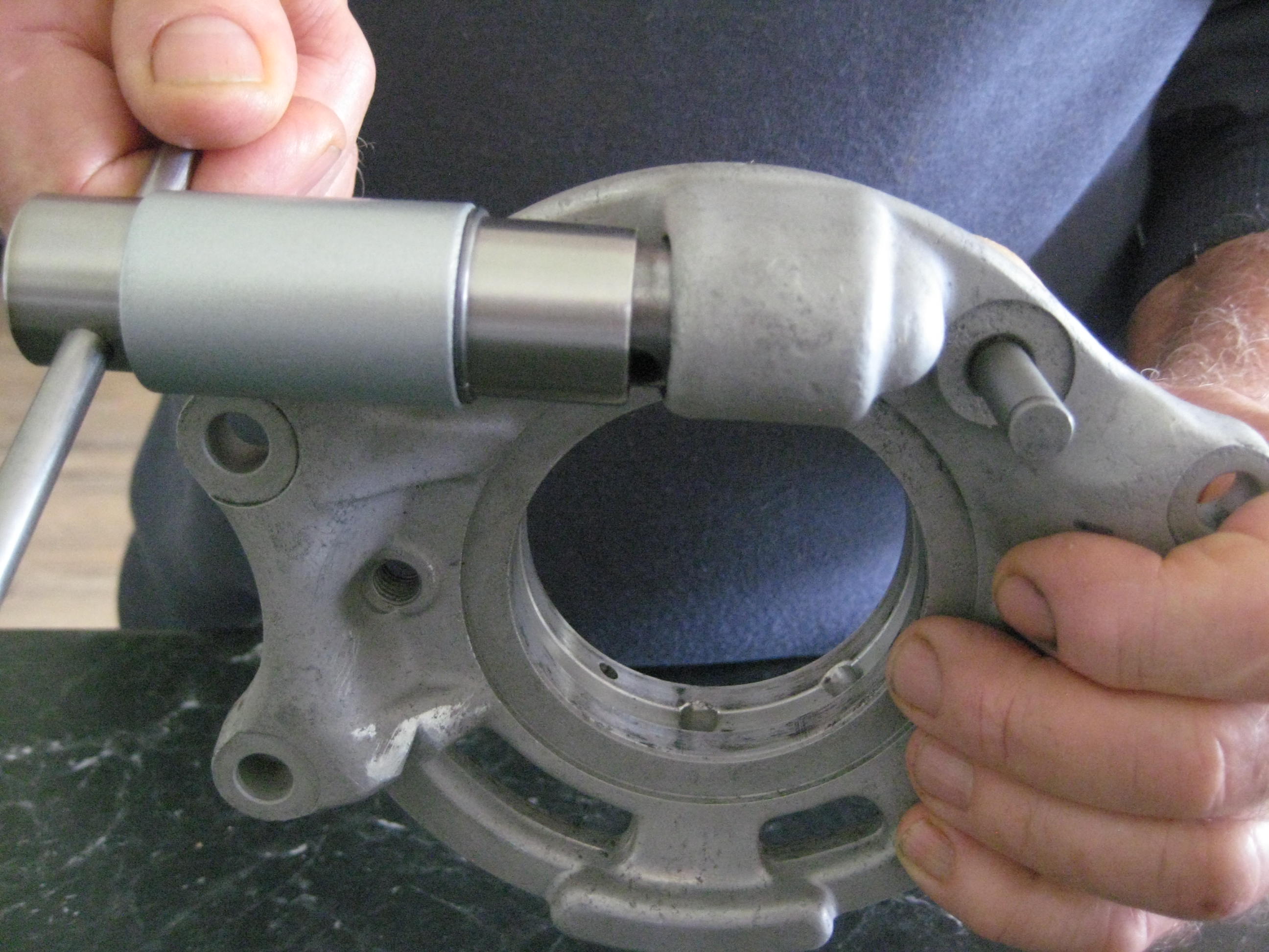 BMW AIRHEAD /5 /7 OIL PRESSURE VALVE REMOVAL & INSTALLATION