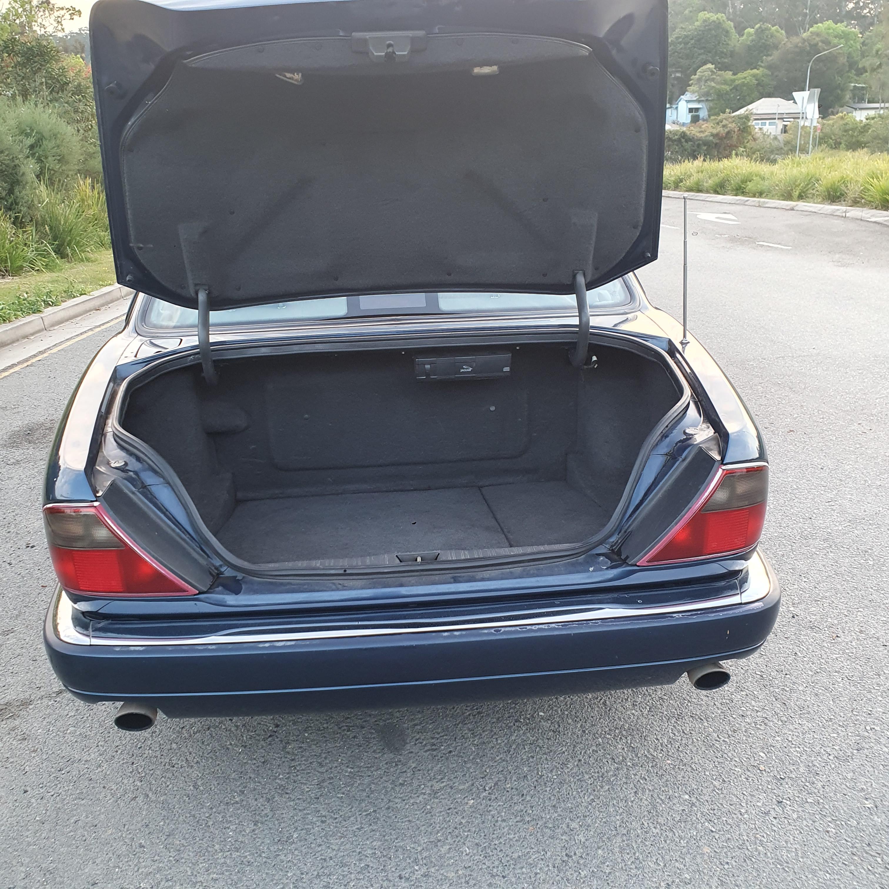 1996 JAGUAR XJR 4.0 SUPERCHARGED AUTOMATIC SEDAN 